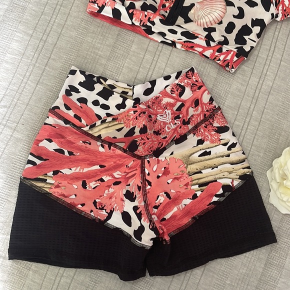 CLS | NC Elite Shape Wild Marine Leopard Amanda Top and Mesh Shorts Set Sz Small - Picture 12 of 15